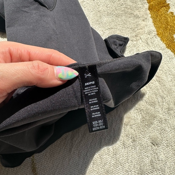 Skims NEW High Neck Fits Everybody Bodysuit - Picture 2 of 6